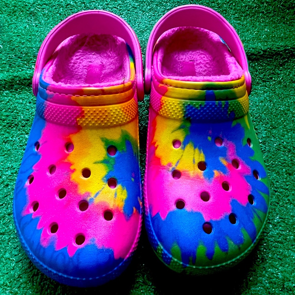 Women’s Size 9 Furry Tie Dye Crocs